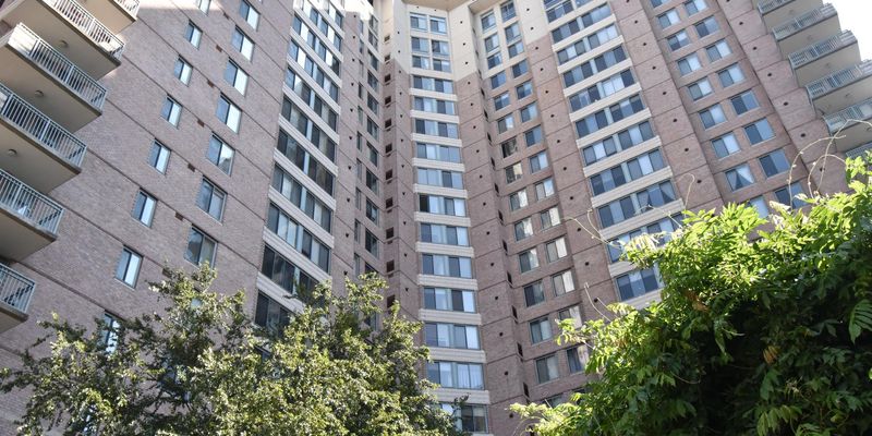 Arlington Condo: 851 N Glebe Rd