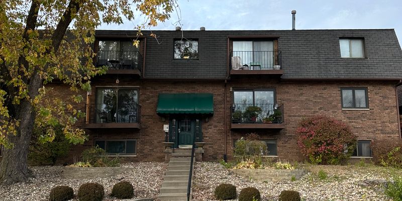 Rock Island Condo: 2501 26th Ave Ct