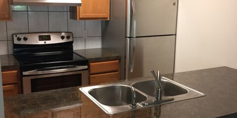 Castle Rock Apartment: 532 Oakwood Dr