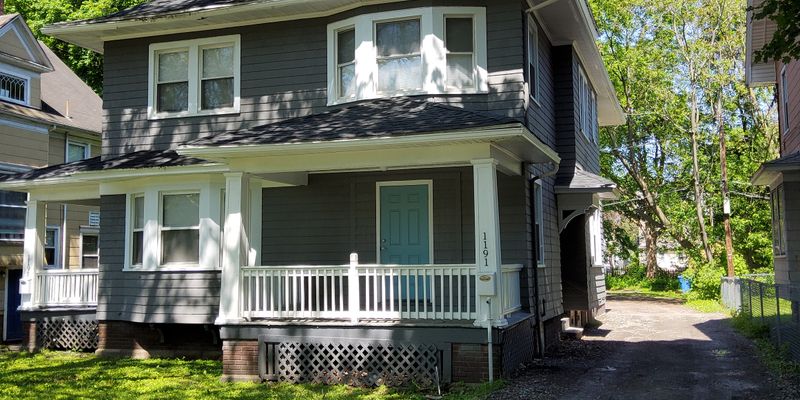 Rochester House: 1191 S Plymouth Ave