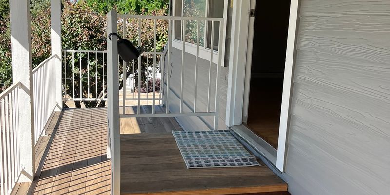 Elk Grove House: 10099 Elk Grove Florin Road