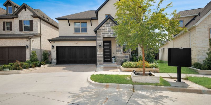 Arlington House: 3112 Cliff Swallow Ln