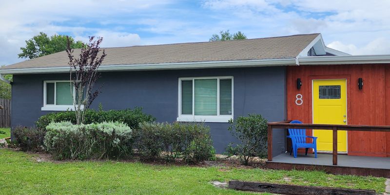 DeBary House: 8 Poinsettia Dr