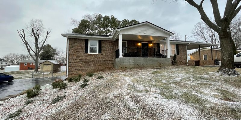 Columbia House: 224 Stonewall Rd