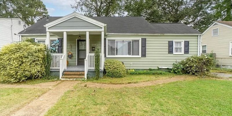 Norfolk House: 1433 Picadilly St