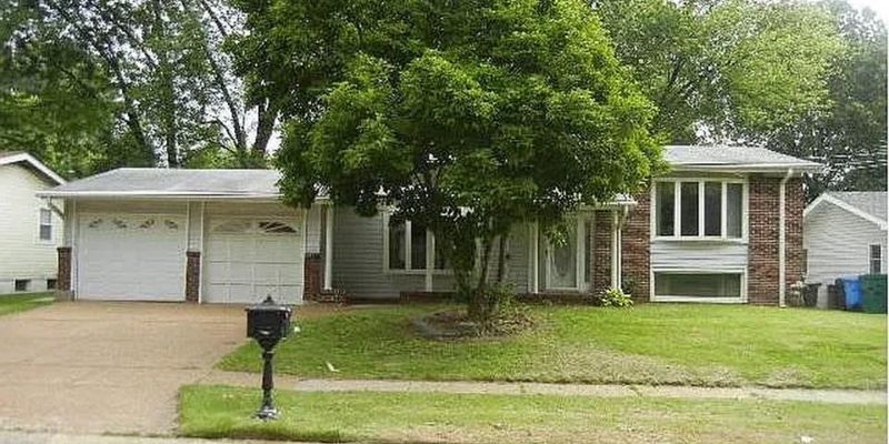 Florissant House: 2353 Blue Heron Dr