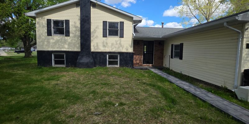 Wataga House: 199 Lakeview Dr