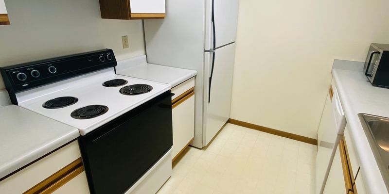 North Liberty Apartment: 365 Beaver Kreek Center