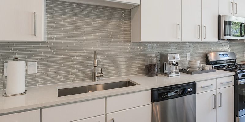 Houston Apartment: 300 Ruthven St