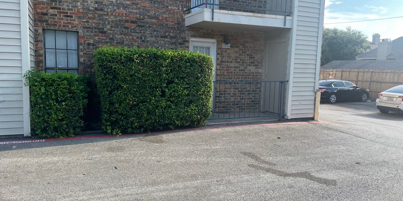 Dallas House: 9520 Royal Ln