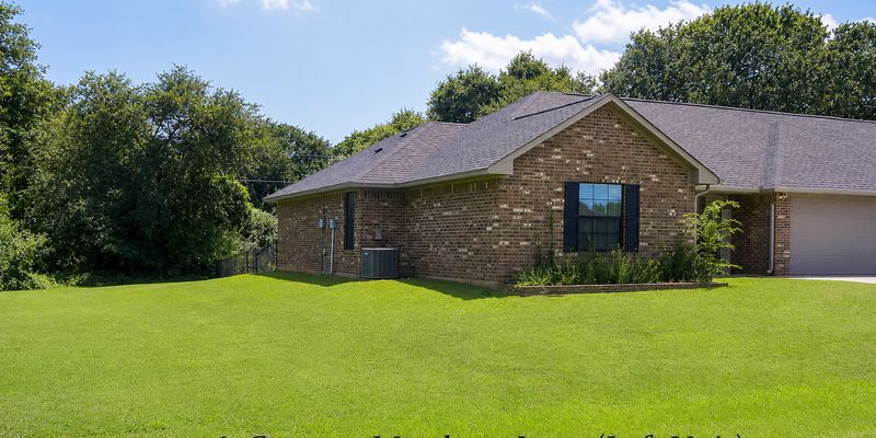 Lindale House: 13361 Country Meadow Ln