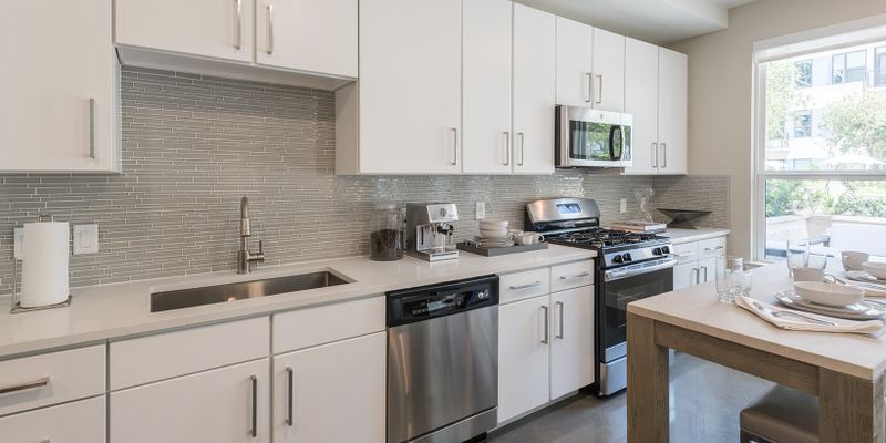 Houston Apartment: 300 Ruthven St