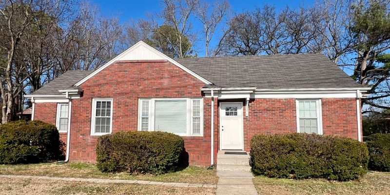 Murfreesboro House: 1711 Greenland Dr