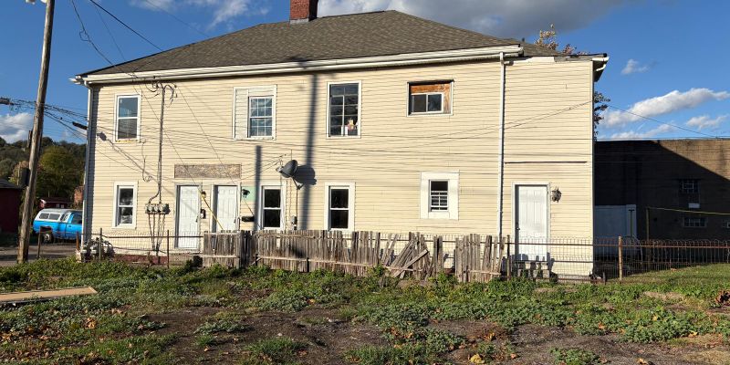 Steubenville Apartment: 255 S 5th St