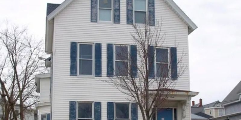 Manchester Apartment: 260 Laurel Street