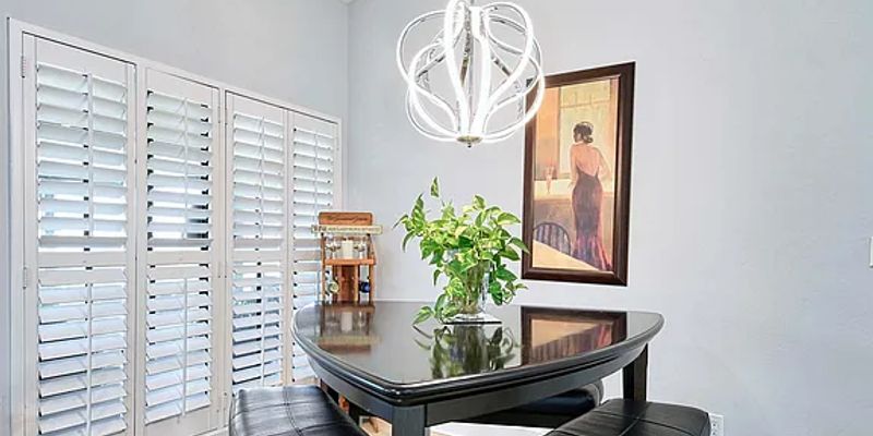 Glendale House: 333 W Milford St