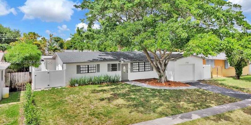Pembroke Pines House: 7710 NW 6th Ct