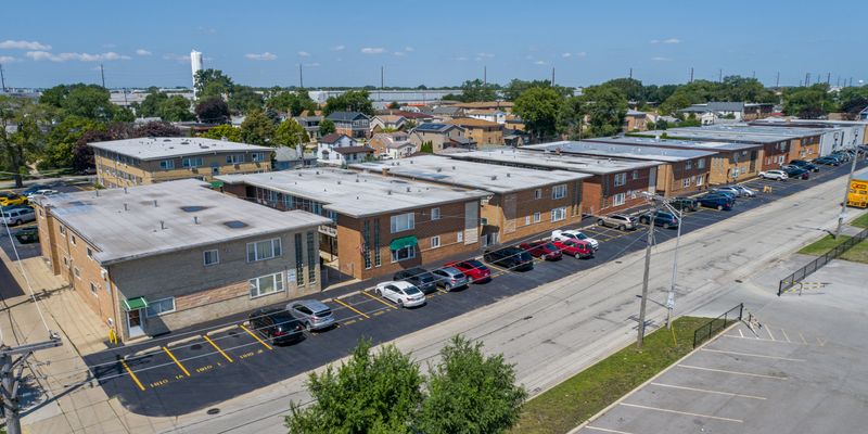 Melrose Park Apartment: 1914 N 17th Ave