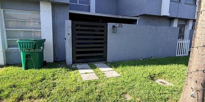 hialeah gardens Apartment: 8187 samari lake dr