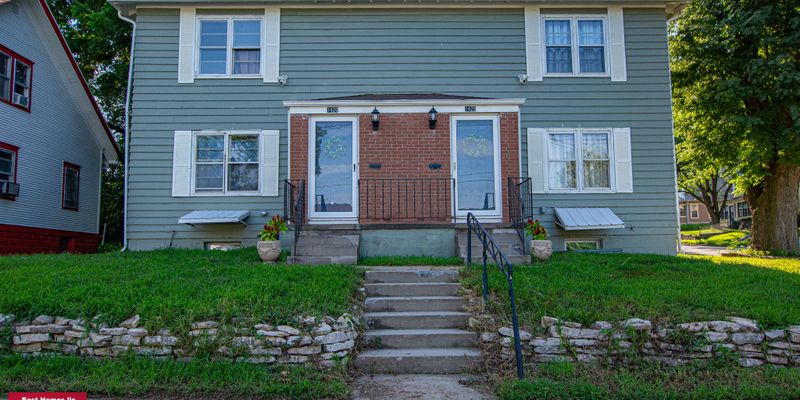 Omaha House: 1422 N 38th St