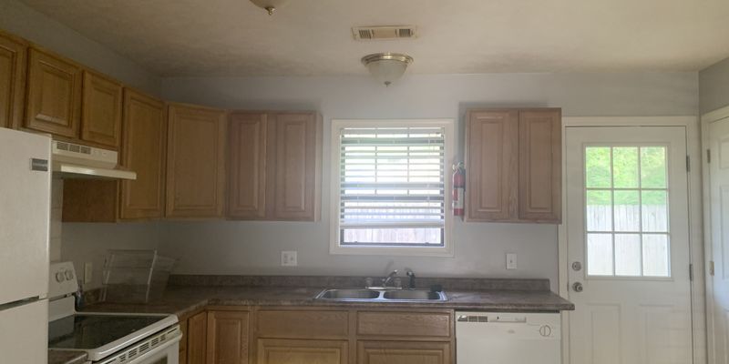 Quitman Apartment: 216 E Church Street