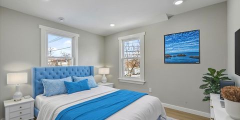 36-SMV_143JohnstonAve-36 - Bedroom - Standard - 4.jpg