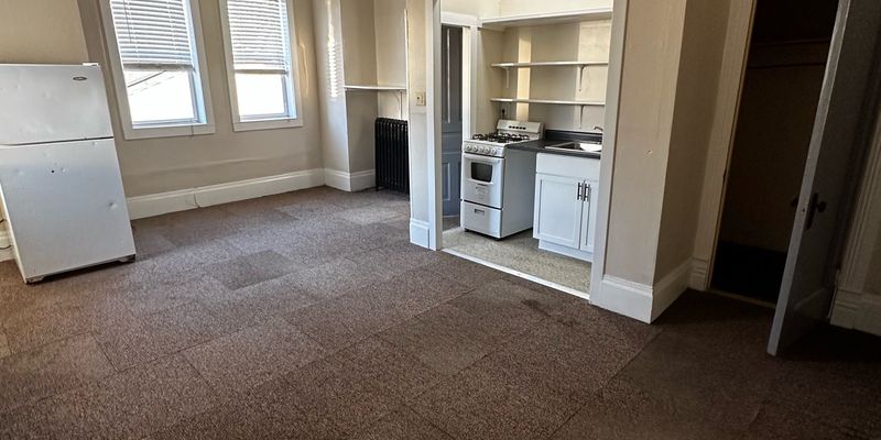 Dubuque Apartment: 1941 Madison St