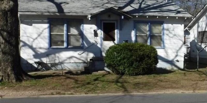 Hot Springs House: 204 Alcorn St