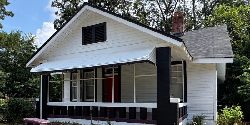 Montgomery House: 1011 Sayre St