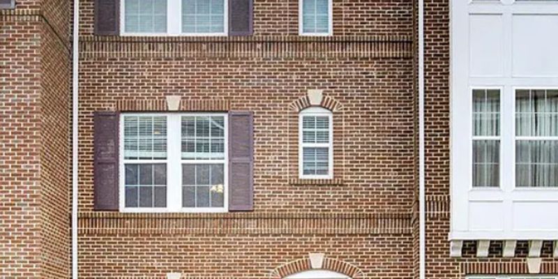 Alexandria House: 2046 Blunt Lane
