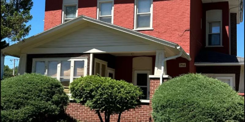 Warsaw Apartment: 316 S Washington St