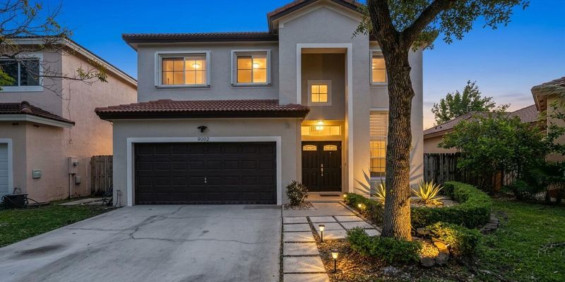 Cutler Bay House: 9002 SW 214th Ln