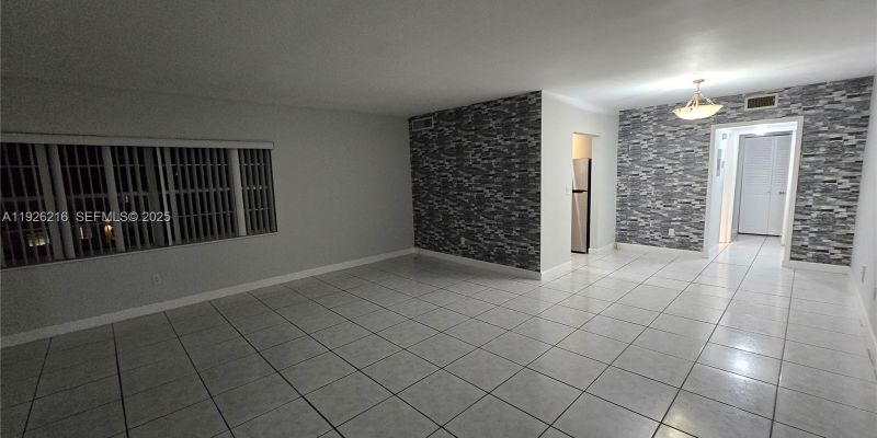 North Miami Apartment: 11855 NE 19th Dr