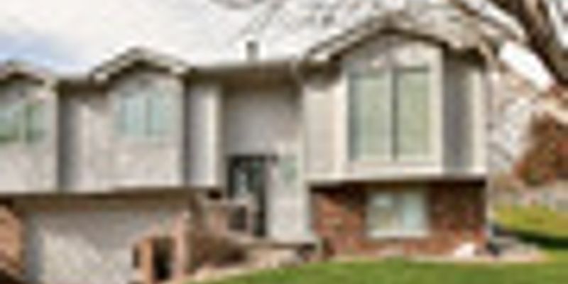 Omaha House: 5720 N 126th Ave