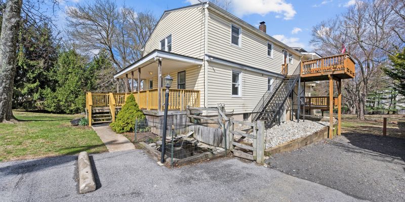 Owings Mills House: 9432 Lyons Mill Rd