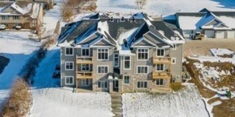 North Liberty Condo: 10 Jaro Wy