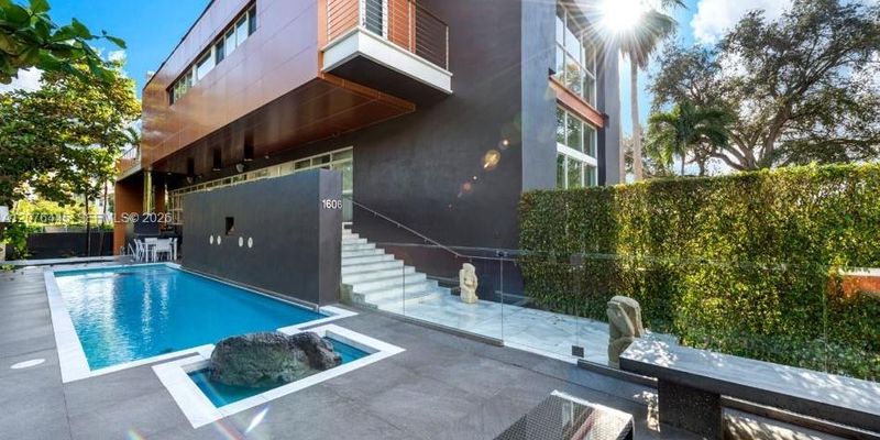 Miami House: 1606 S Bayshore Dr #1606