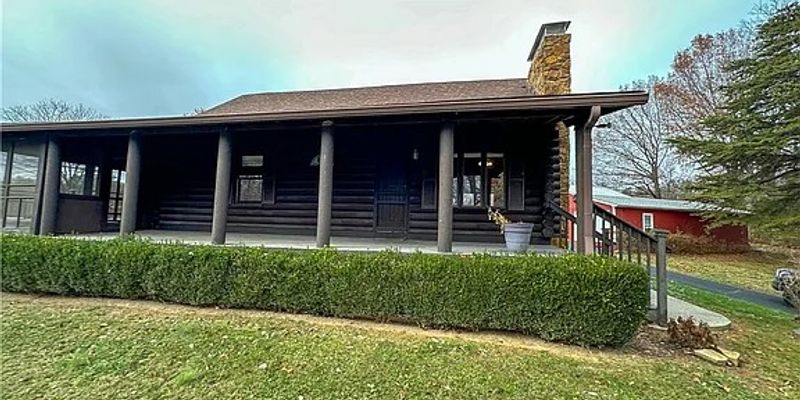 New Albany House: 2190 2 Mile Ln