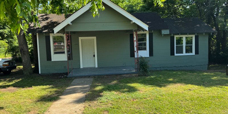 Anniston House: 200 W 19th St