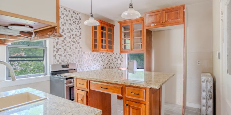 Milwaukee Apartment: 1146 N 33rd St