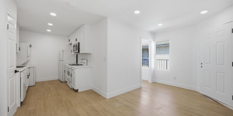 Gardena Apartment: 1040 W 165th Pl
