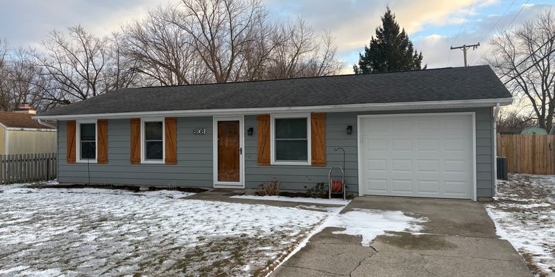 Fort Wayne House: 8108 Newfield Dr