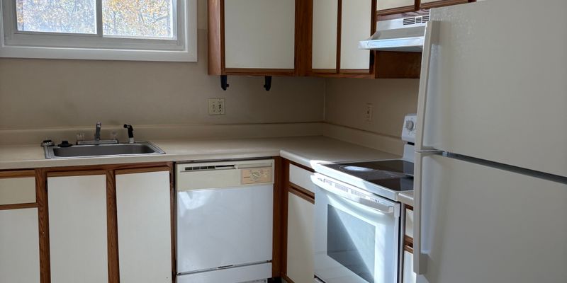 Leominster Apartment: 35 Fairmount Pl