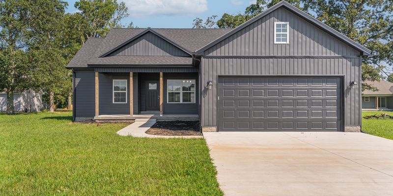 Smiths Grove House: 237 Greenbriar Ln