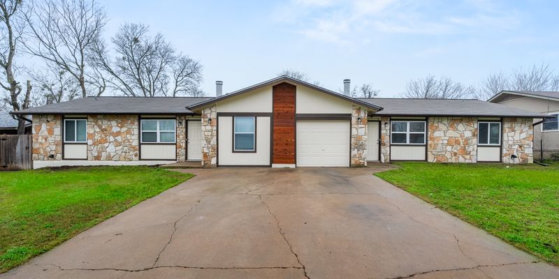 Austin Apartment: 10511 Man O War Ave