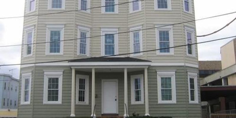 Lowell Apartment: 820 Merrimack Street