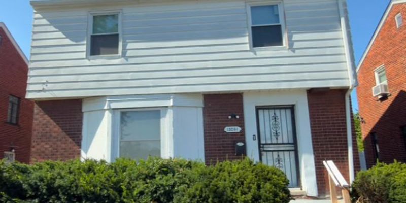Detroit House: 15261 Mapleridge St