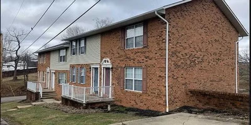 Huntington Townhome: 975 Dugan St