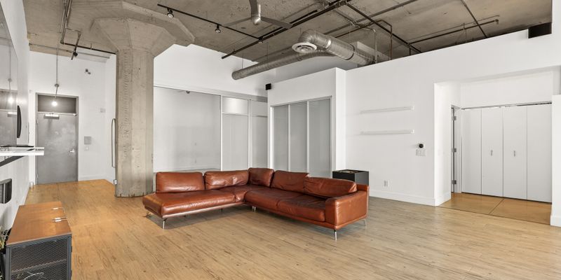 Long Beach House: 115 W 4th St #APT UX32127