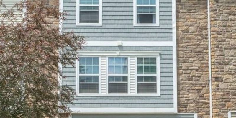 Waukee House: 352 NE Kingwood